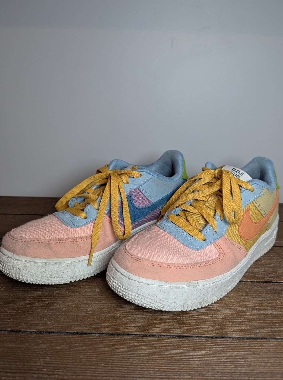 Nike Youth Size 7 Air Force 1 Low LV8 Next Nature Sun Club Colorful Oregon